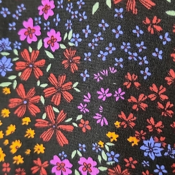 A.N.A (a new approach) Ruffle Hem Short Sleeve Floral Blouse - Picture 10 of 12